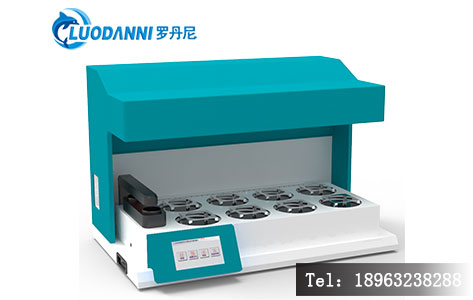 仪器正面全景，展示8个独立工作单元，配有7英寸彩色触摸屏，直观显示各路实时温度与浓缩进度。