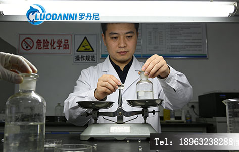 传统手动称量方式存在安全隐患与误差风险