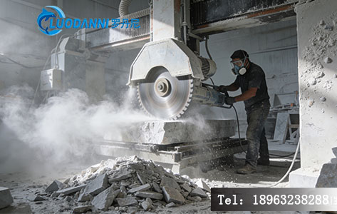 石英石加工厂切割现场粉尘危害 工人佩戴防尘口罩