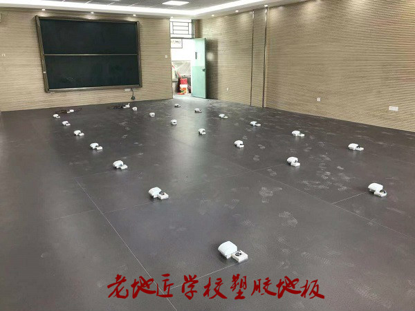 深圳龙岗中等专业学校机房