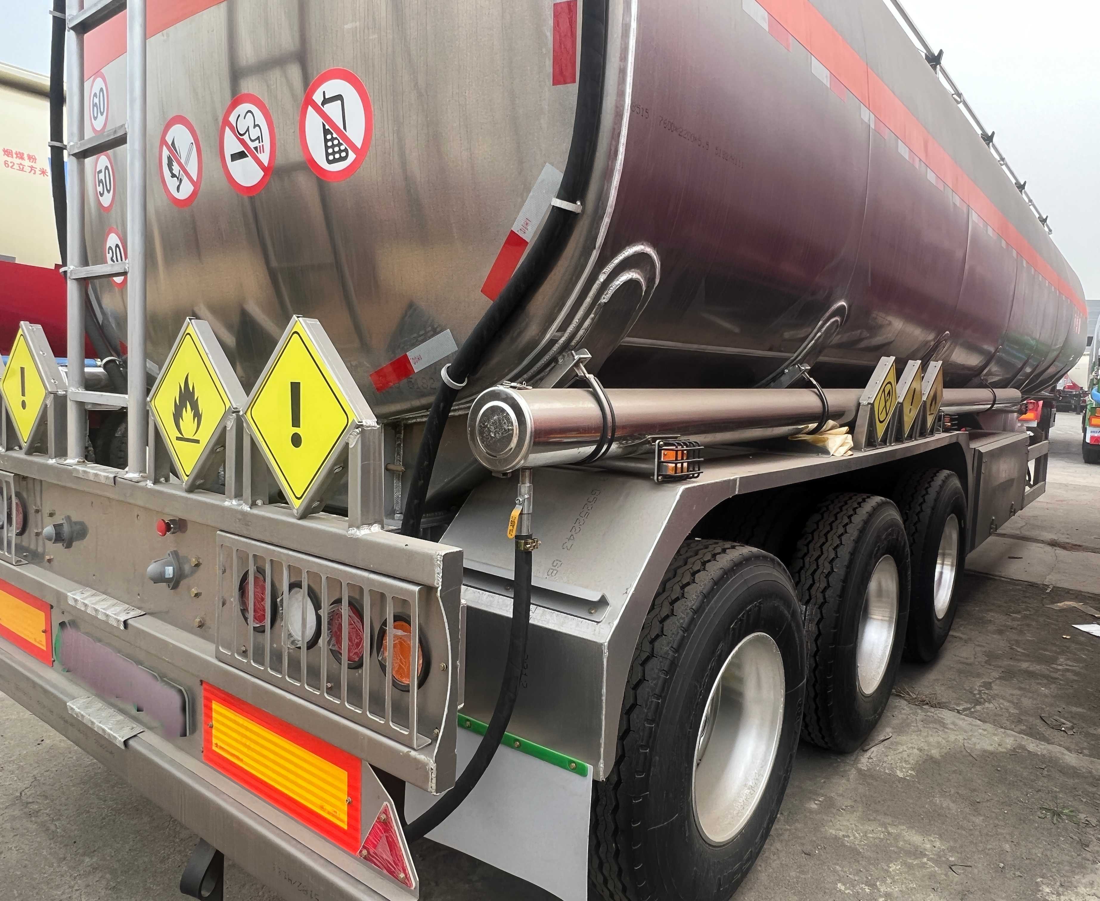 Oil tanker trailer