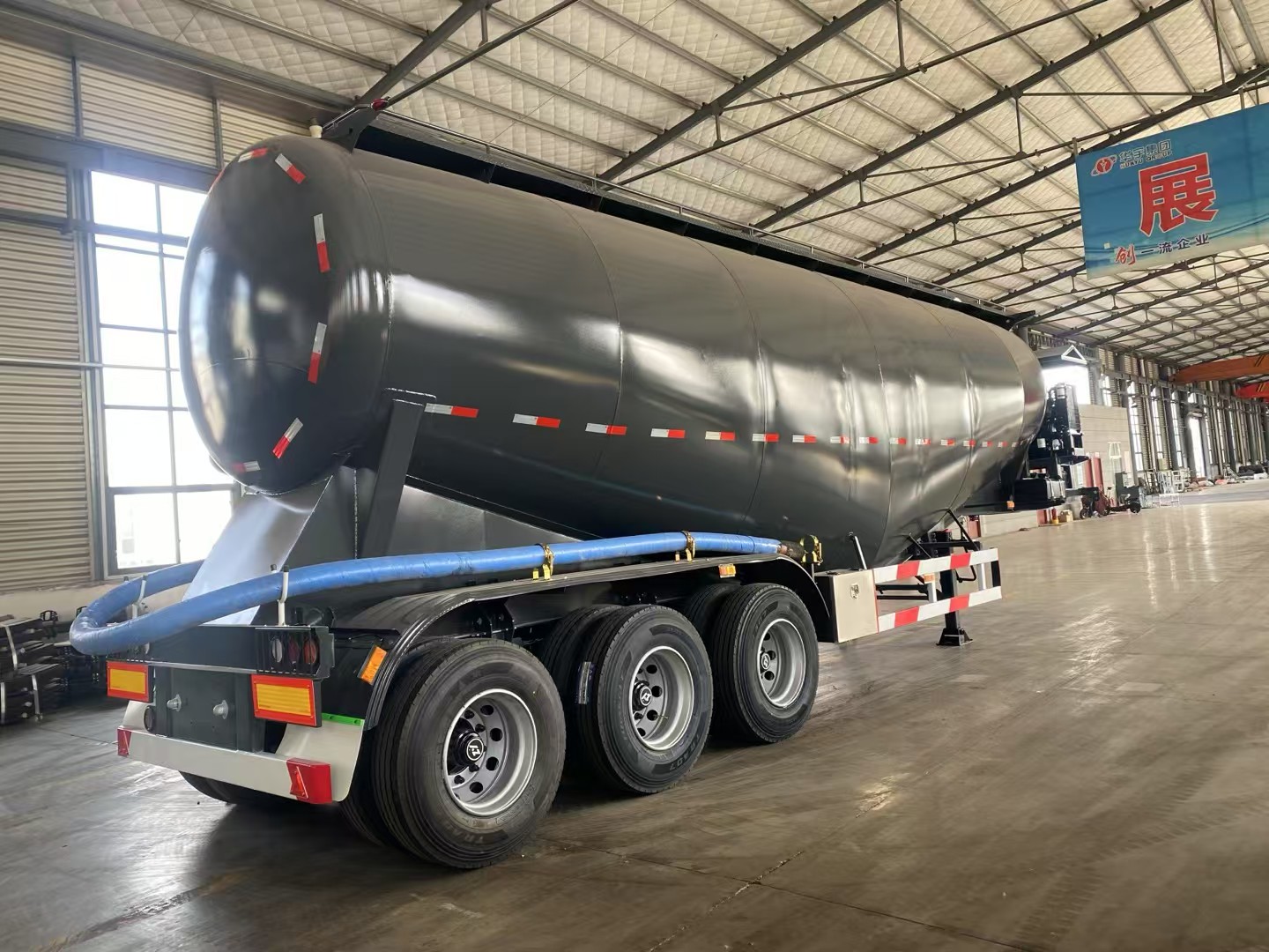 powder material semitrailer