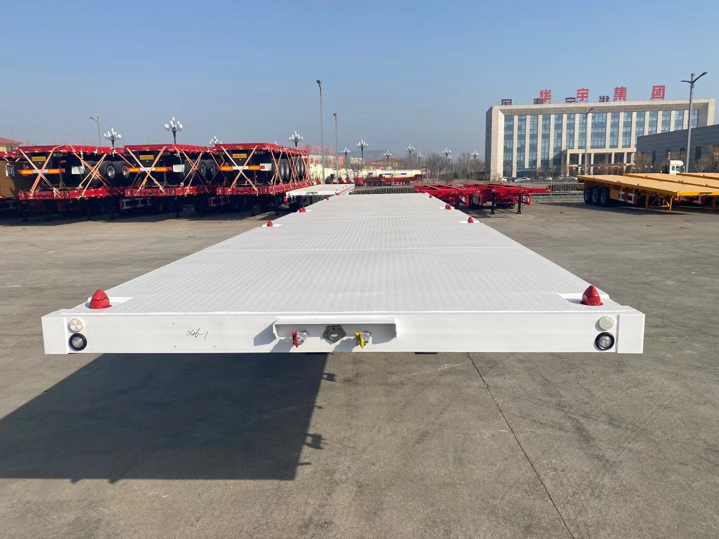 Flat  bed  container semitrailer