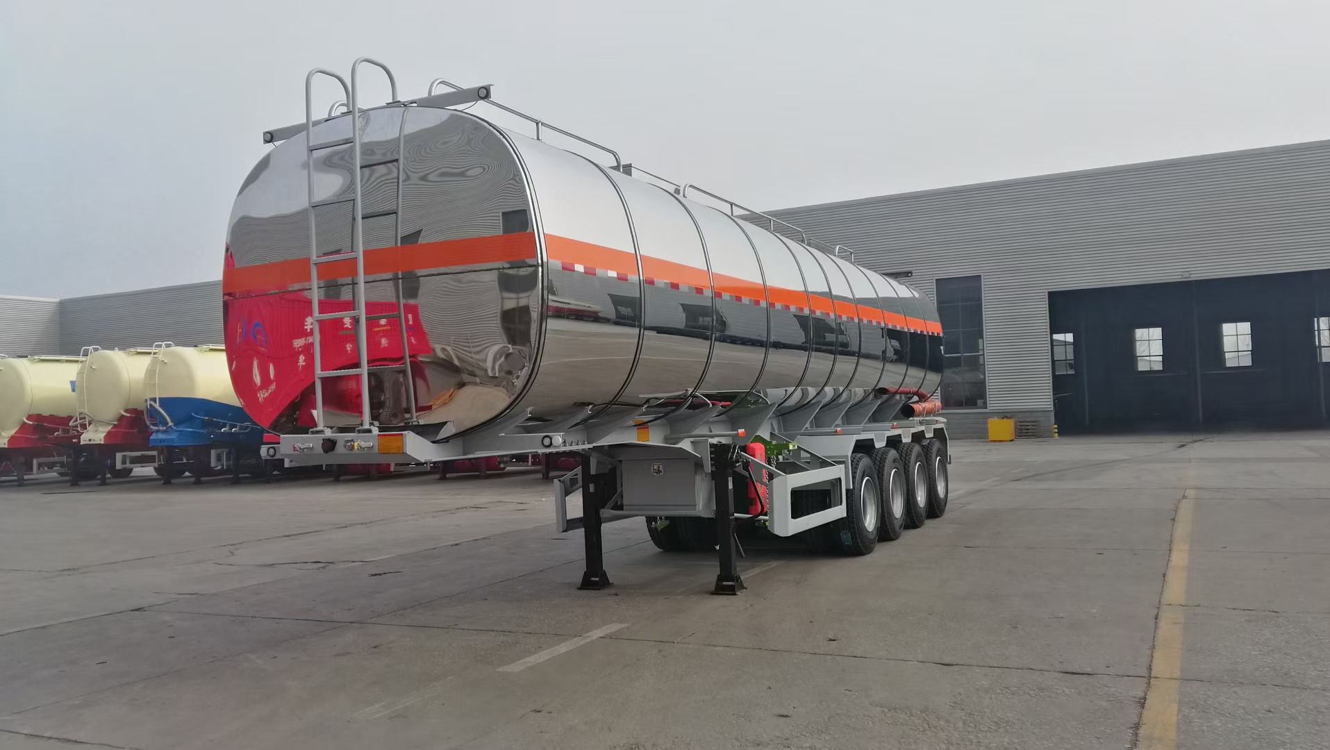 Oil tanker semitrailer