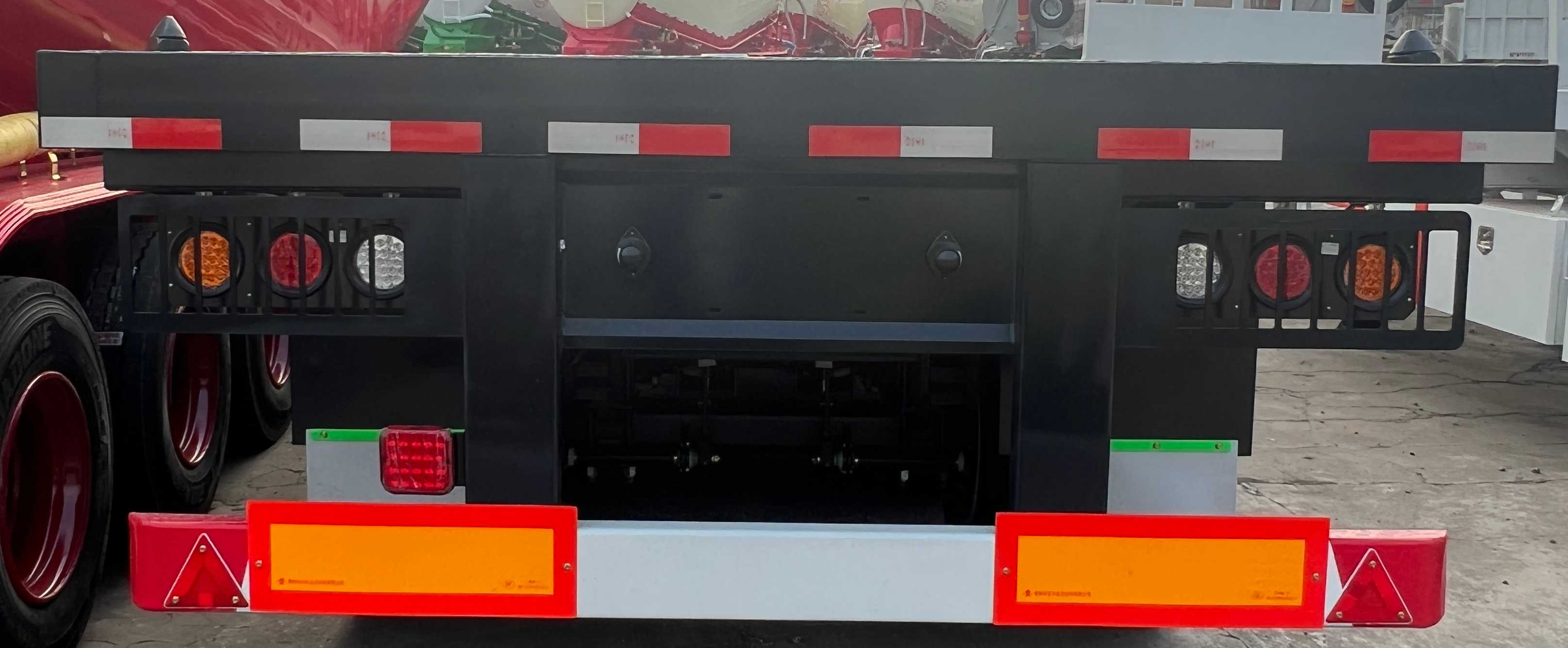 Flatbed container semitrailer