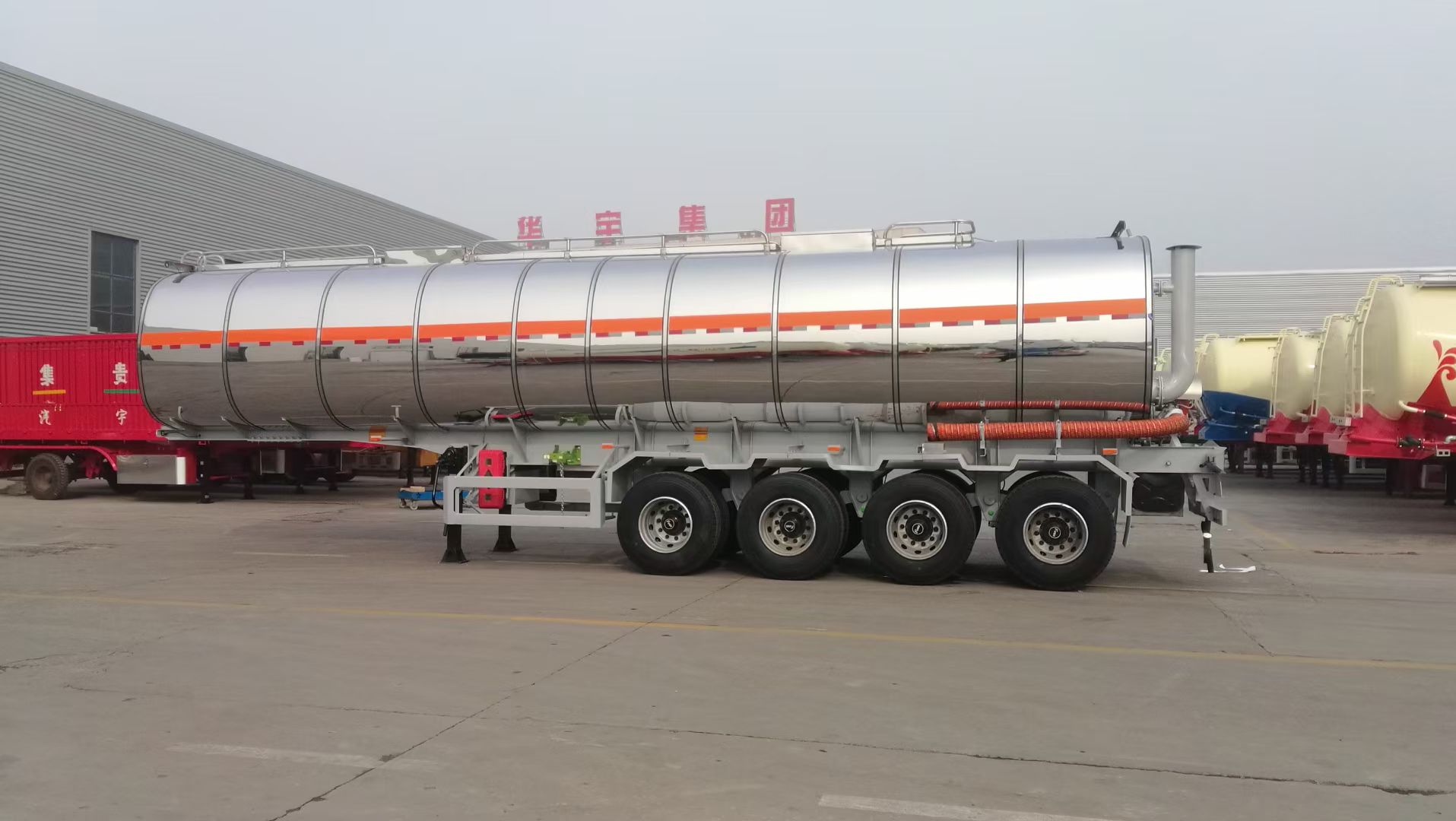 Oil tanker semitrailer