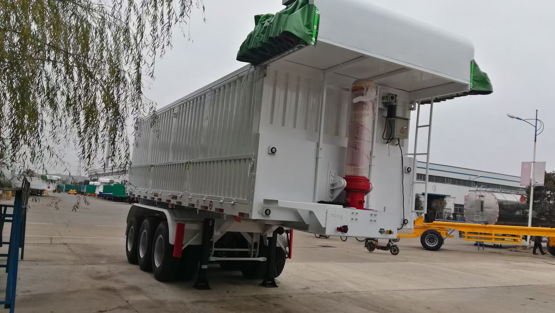 Rear dumper  semitrailer