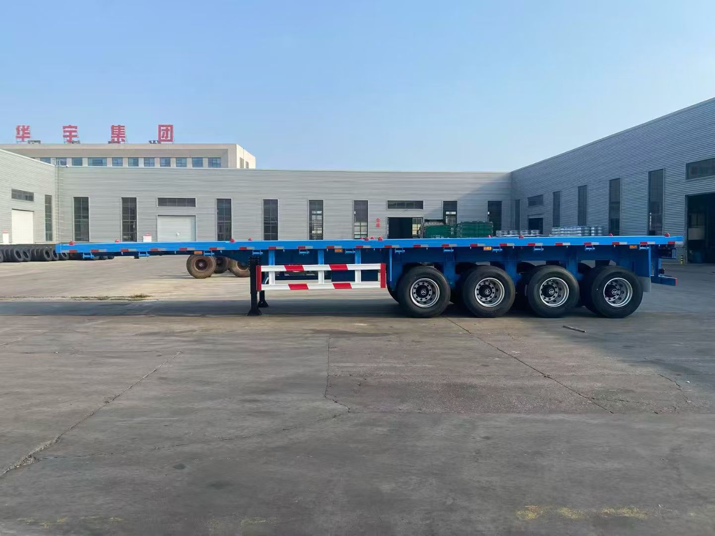 Four axles flat bed semitrailer