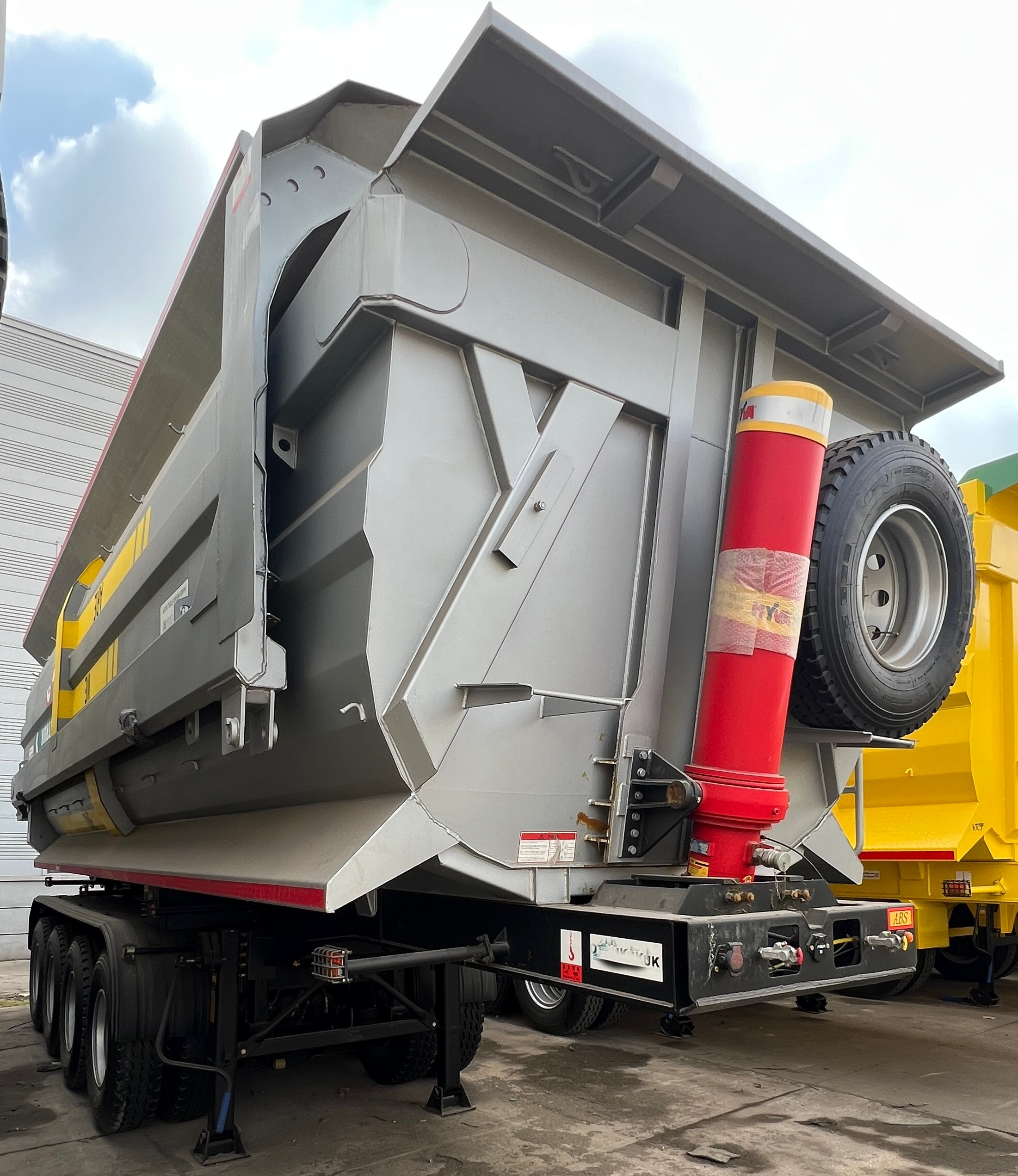 rear dumper semitrailer