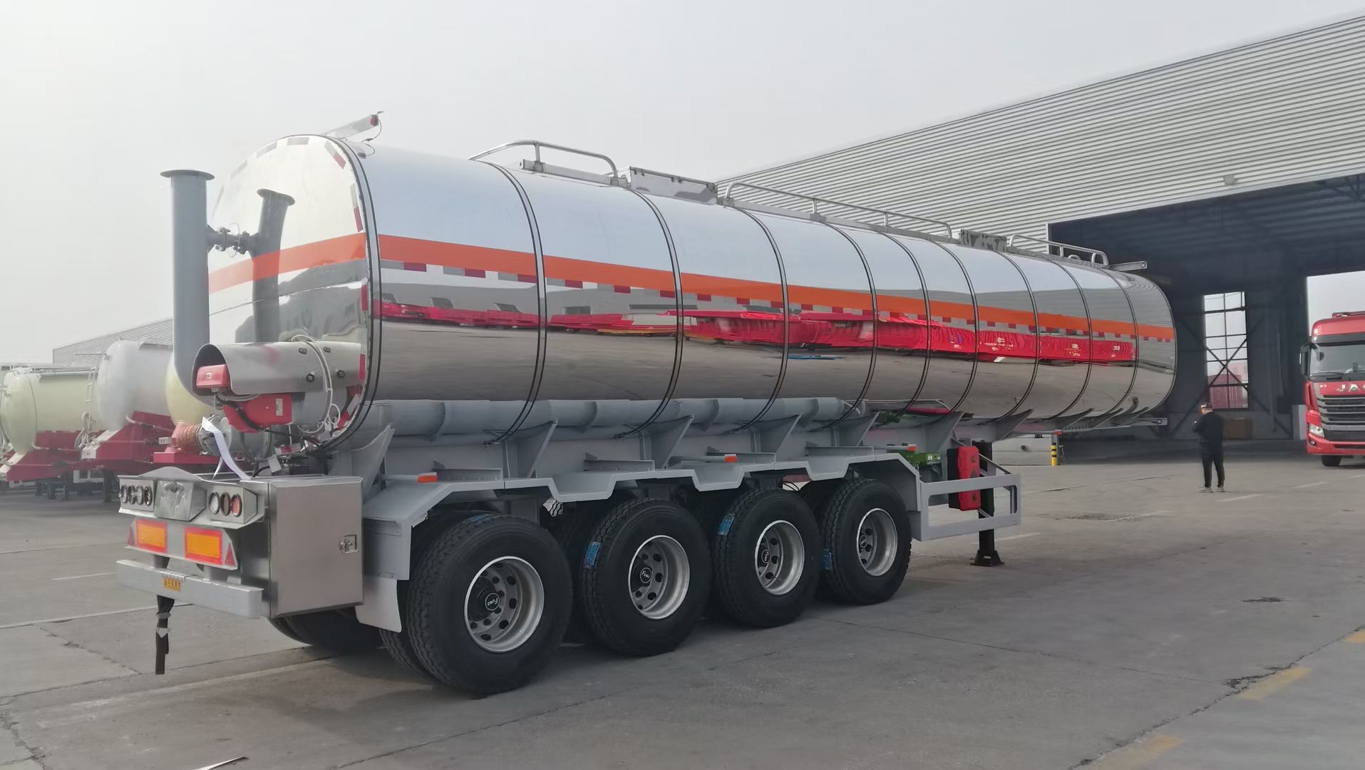 Oil tanker semitrailer