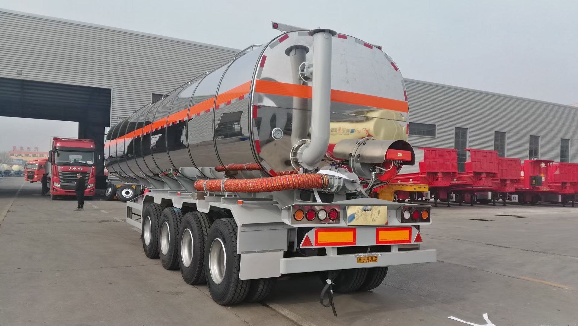Oil tanker semitrailer