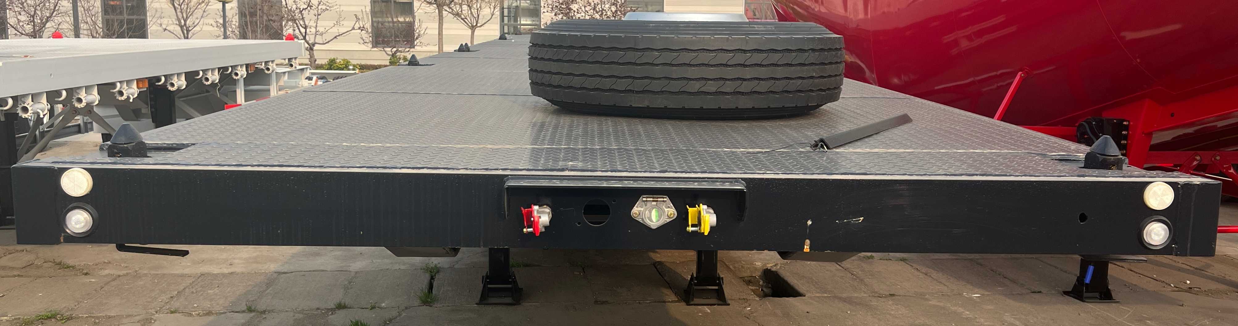 Flatbed container semitrailer