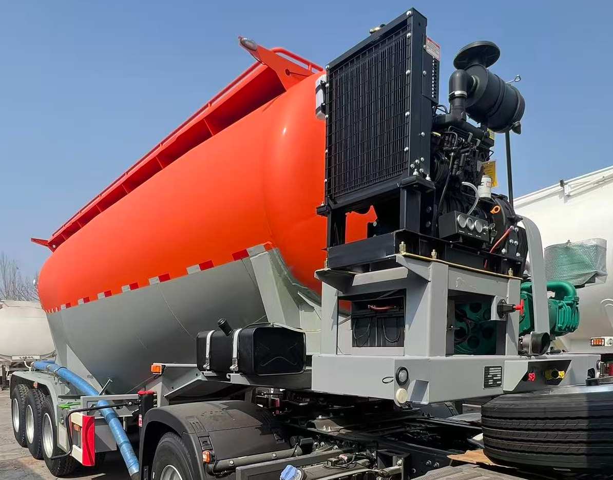 Powder material semitrailer