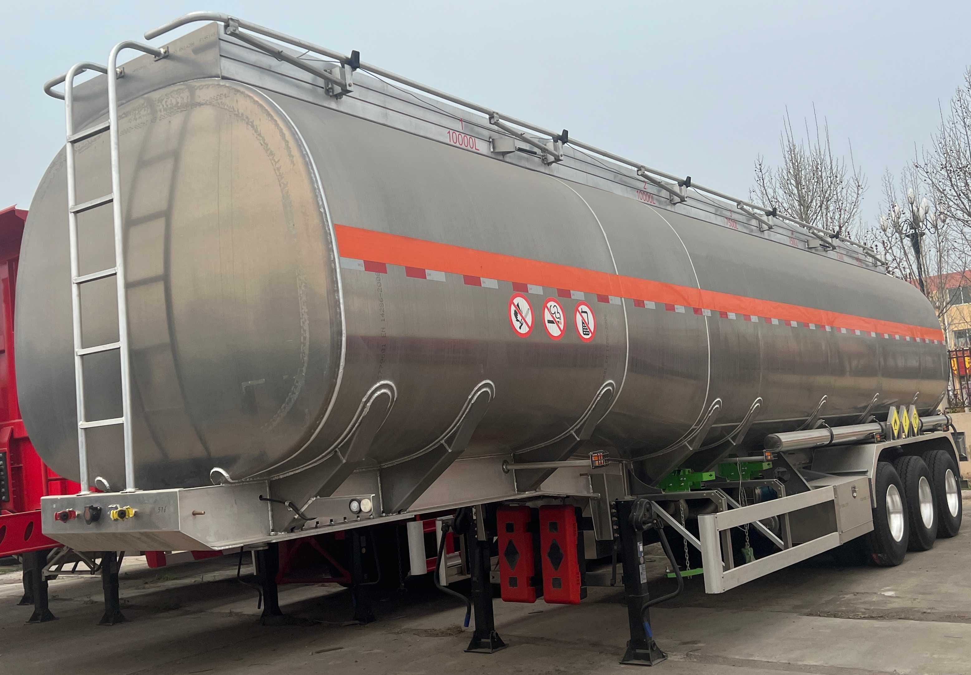 Oil tanker trailer