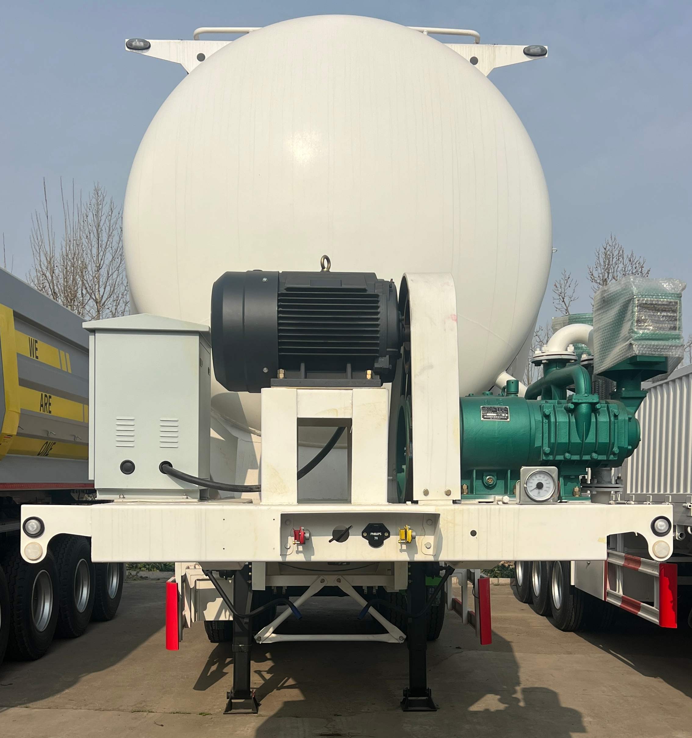 Powder material semitrailer