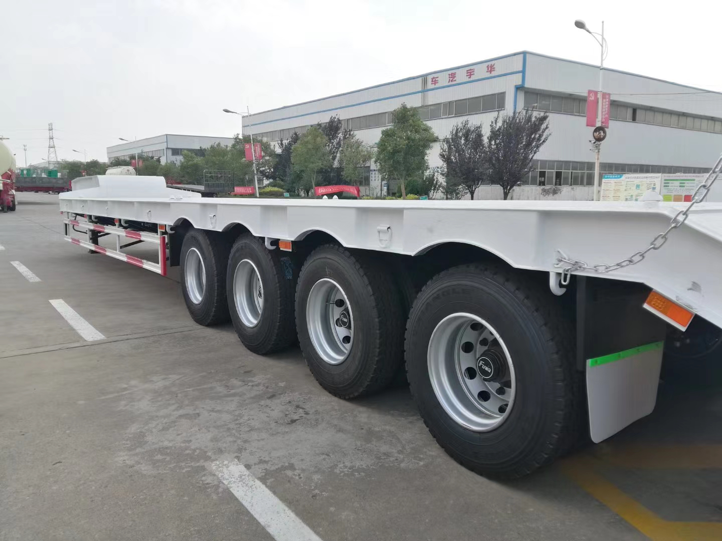 Four axles hydraulic ladder semitrailer
