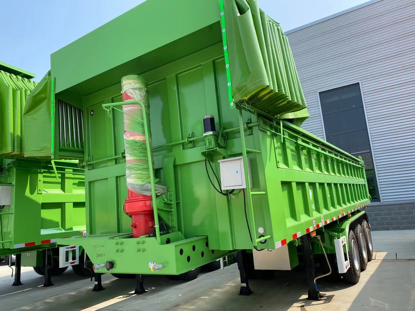 Rear dumpe semitrailer