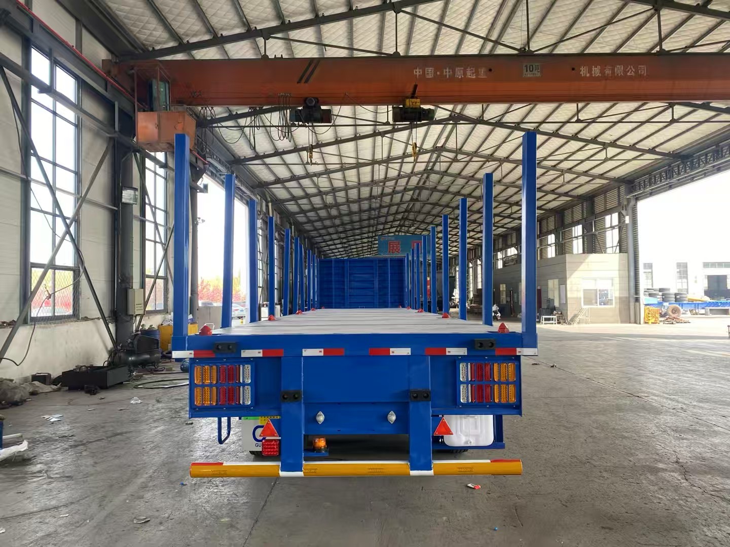 Flat bed semitrailer