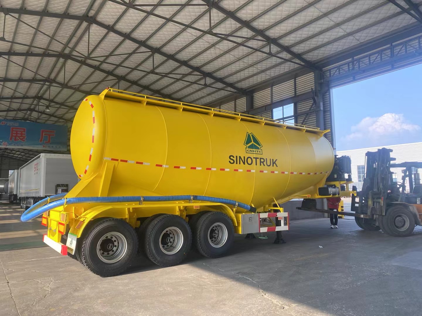 powder material semitrailer