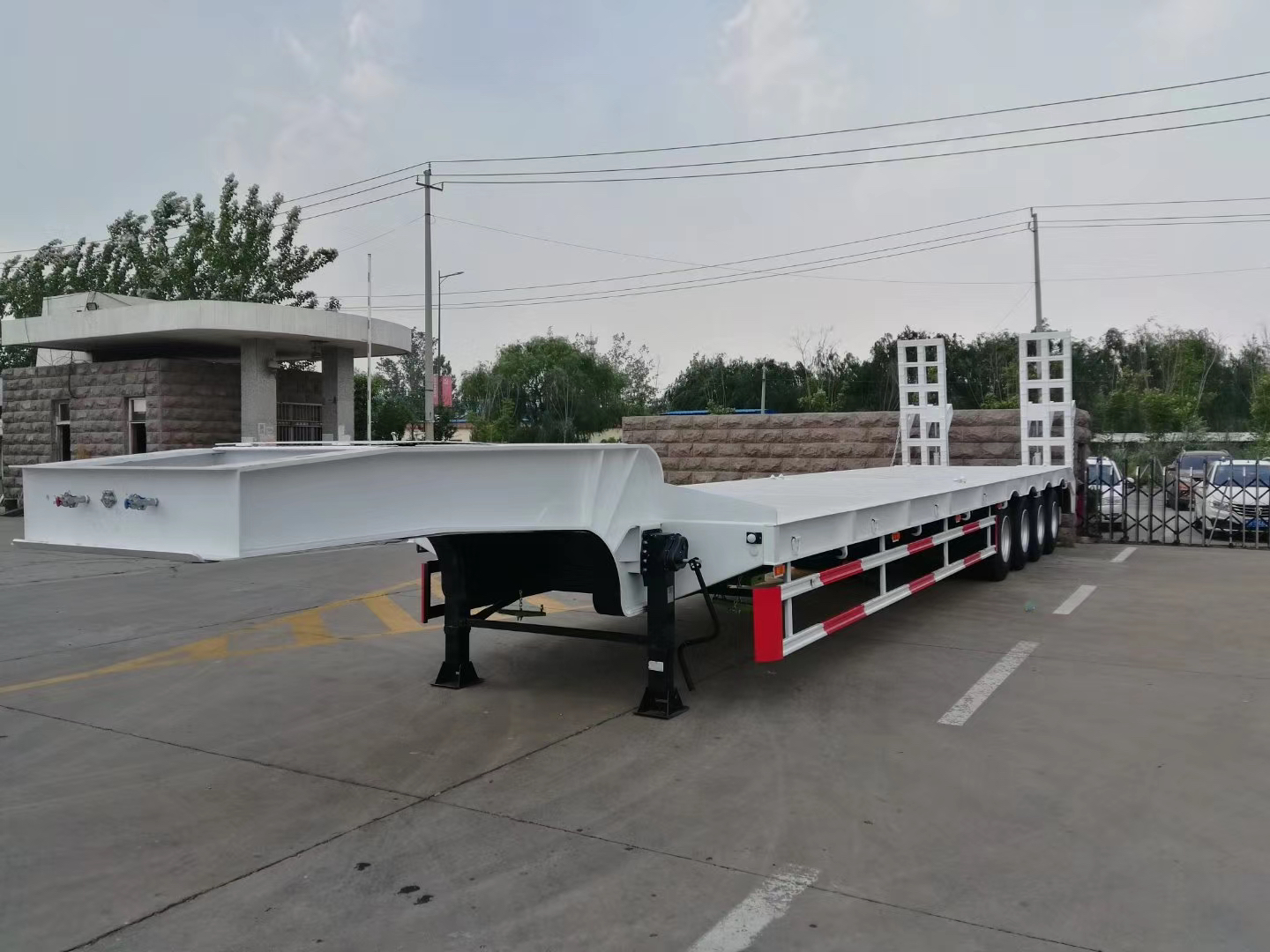 Four axles hydraulic ladder semitrailer
