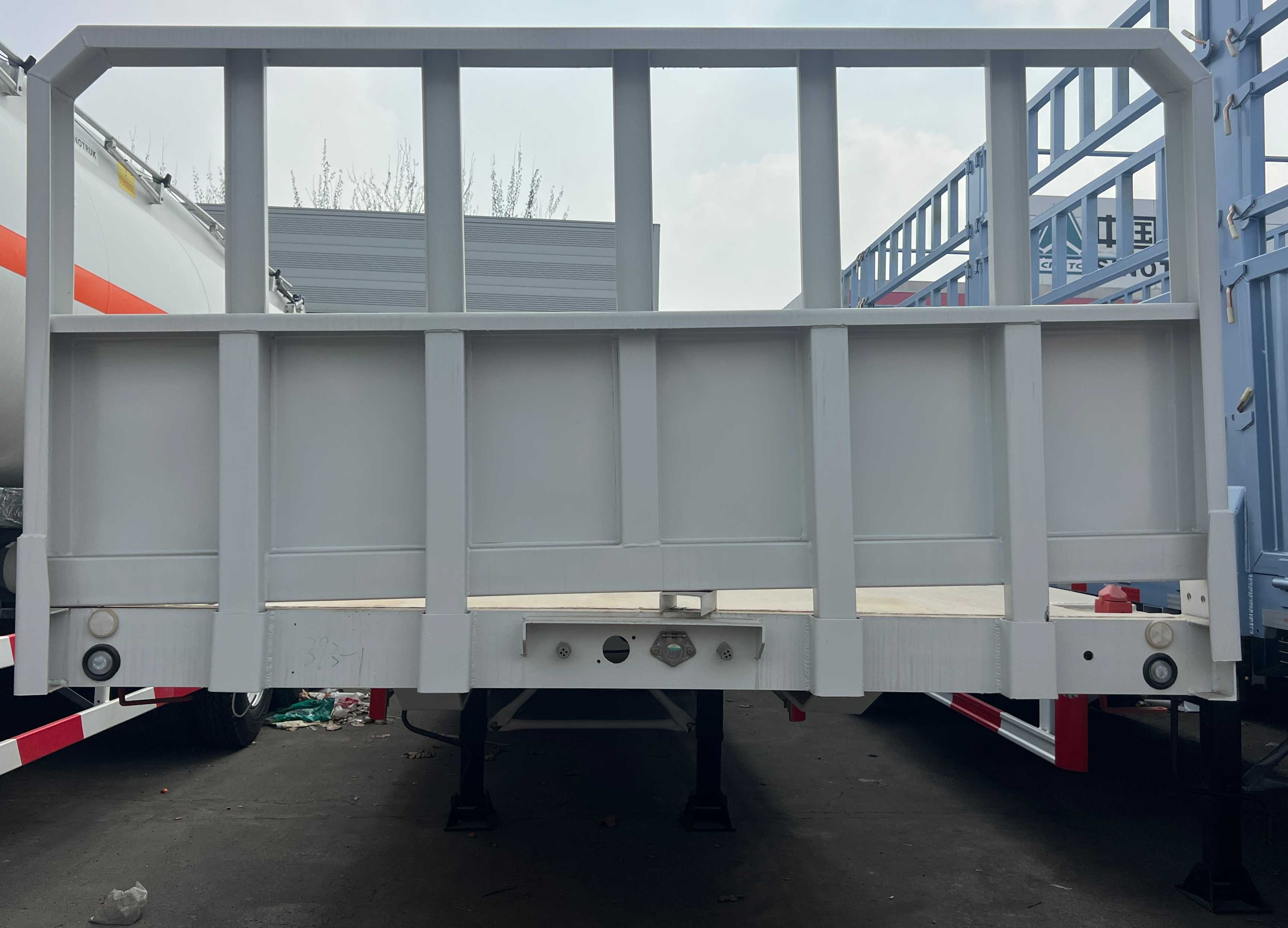 Flat bed semitrailer