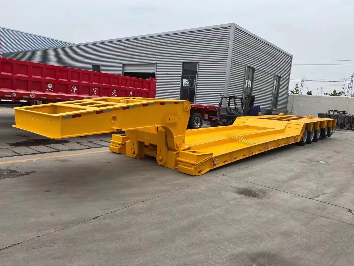 Low bed semi trailer