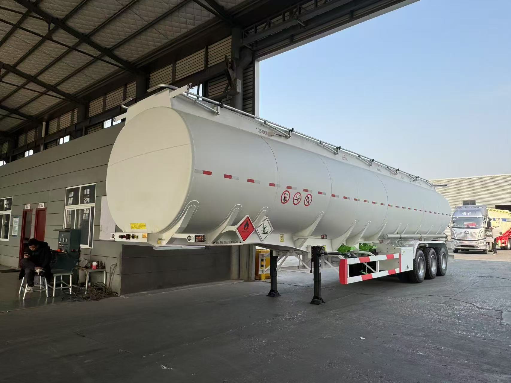 Oil tank semi trailer