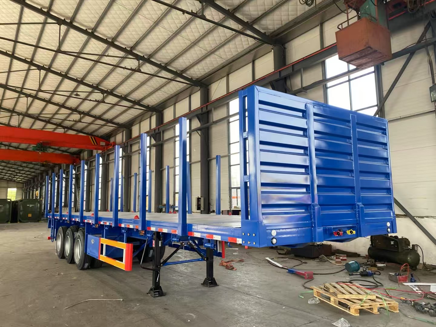 Flat bed semitrailer
