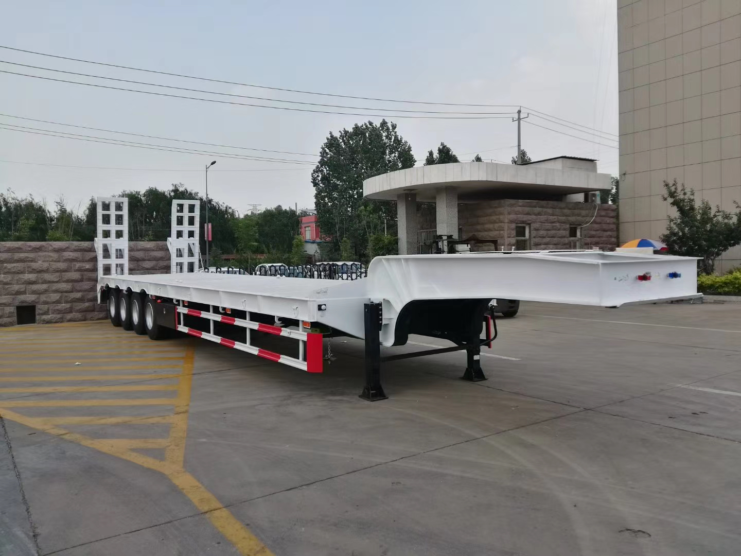Four axles hydraulic ladder semitrailer