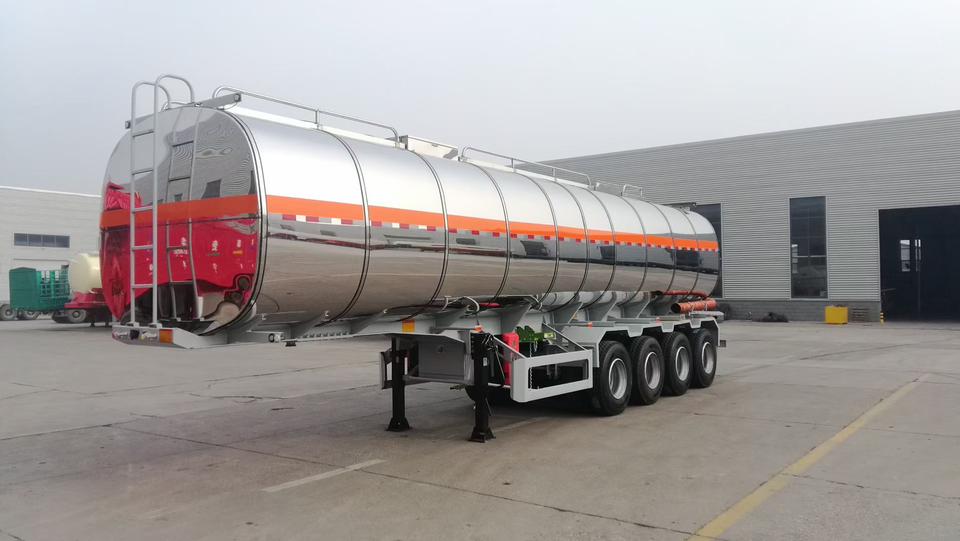 Oil tanker semitrailer