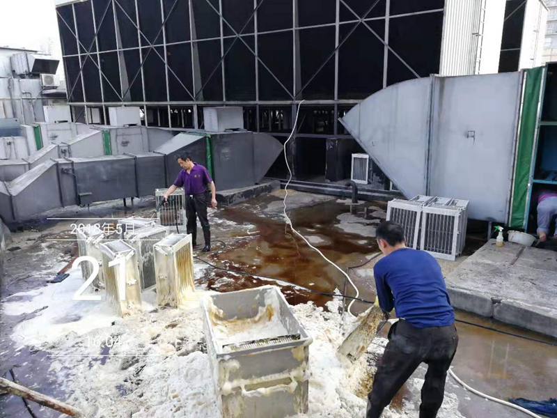 油烟管道为什么建议找专业清洗公司进行清洗？