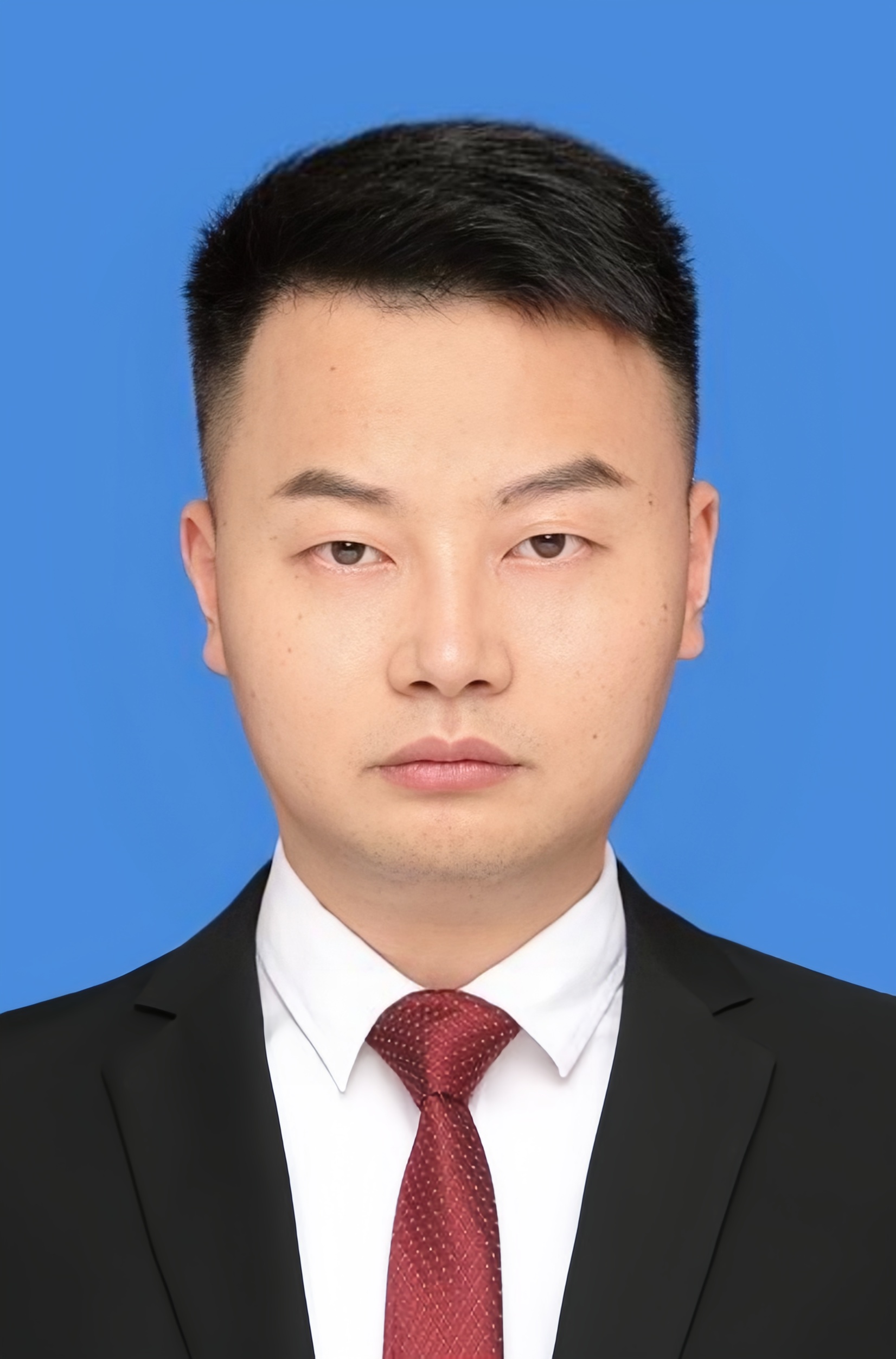 徐  伟