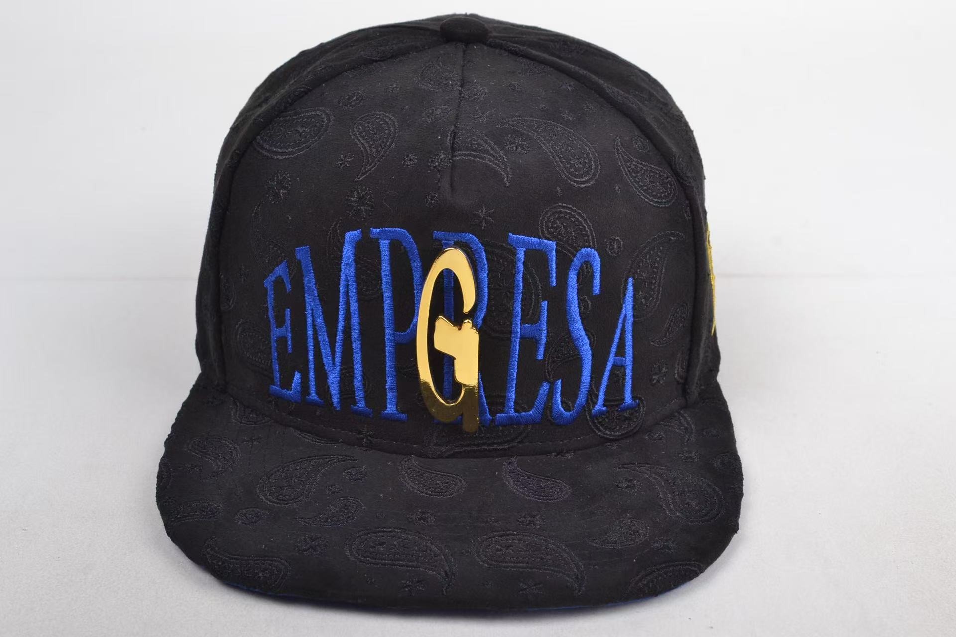 Wholesale Custom Metal Emblem Flat Brim Cap for Men Street Fashion Casual Outdoor Wear