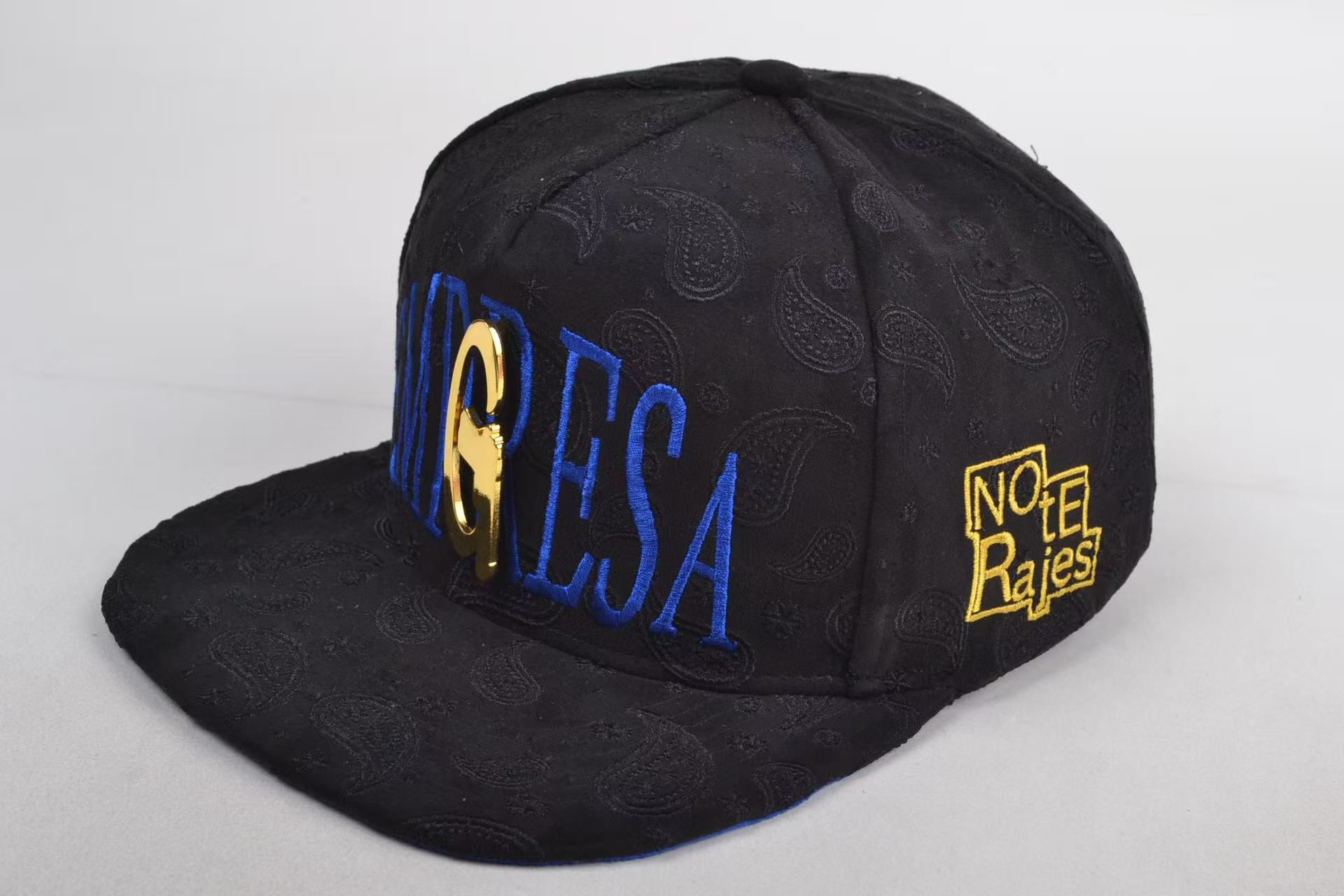 Wholesale Custom Metal Emblem Flat Brim Cap for Men Street Fashion Casual Outdoor Wear