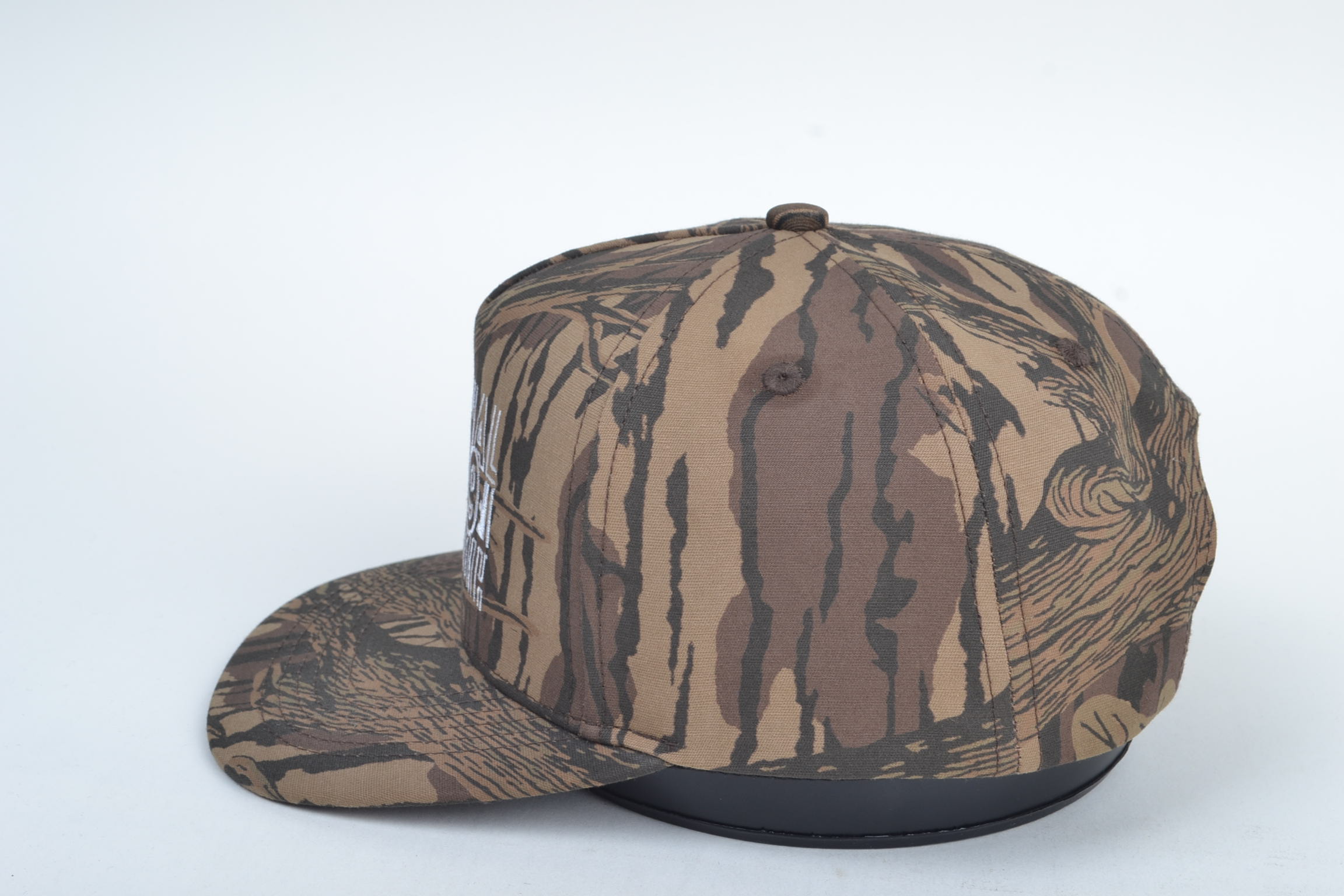 Wholesale Cotton Twill Tree Bark Camo Flat Bill Snapback Caps White 3D Embroidery for Outdoor Hunting Streetwear