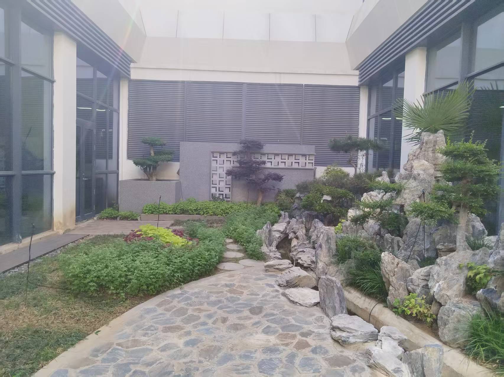 中医院内庭院假山项目