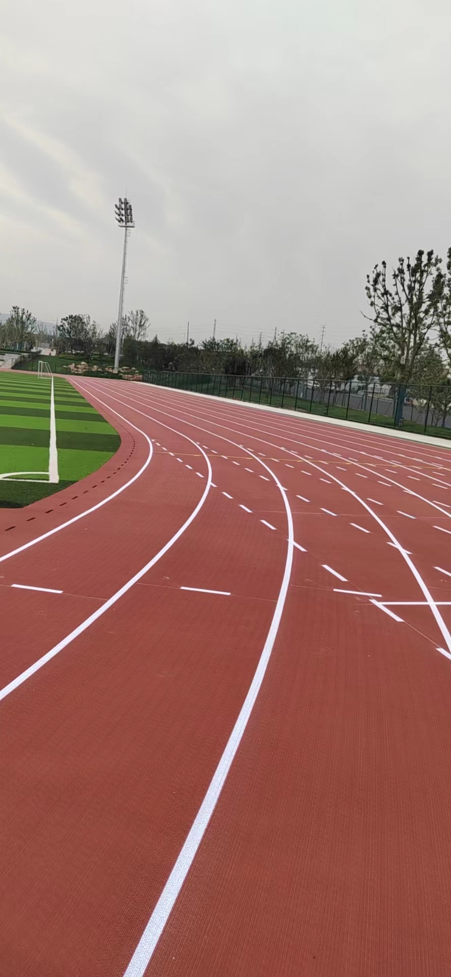 橡胶跑道修补后如何进行维护保养？