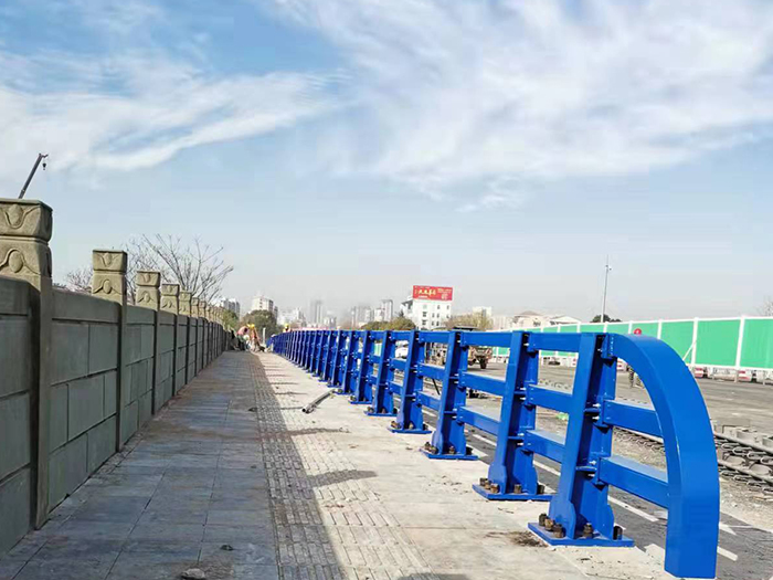 高强度防撞护栏