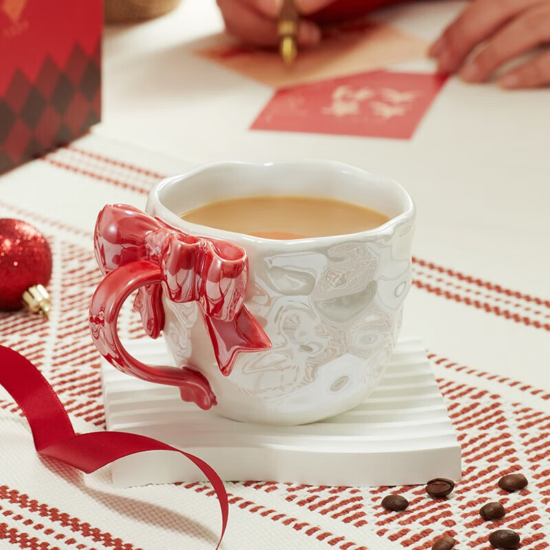 蝴蝶结捏纹马克杯