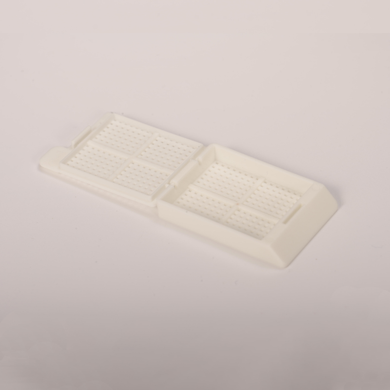 Split square hole 45°