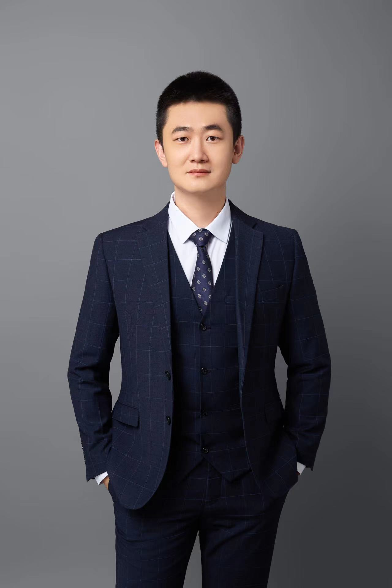 王明哲老师形象照