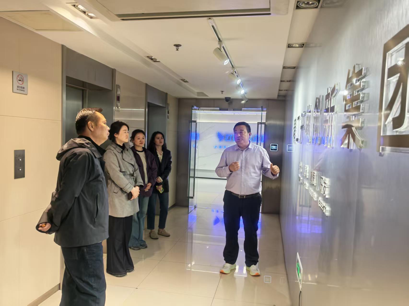 南京市玄武区党政及国企代表团赴苏州精工开物创新集团考察调研
