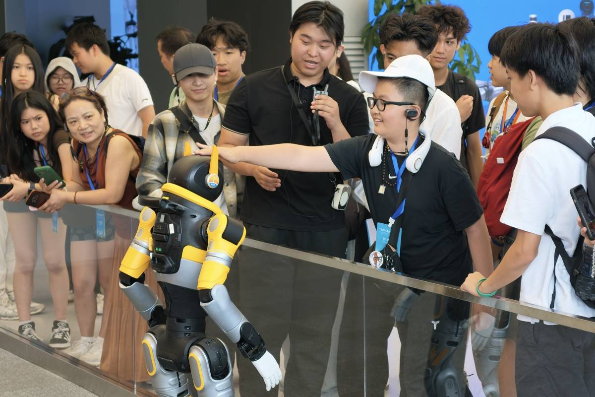 &ldquo;飞虎队友谊使者美国青少年湖北行&rdquo;代表团参访湖北人形机器人创新中心。&ldquo;