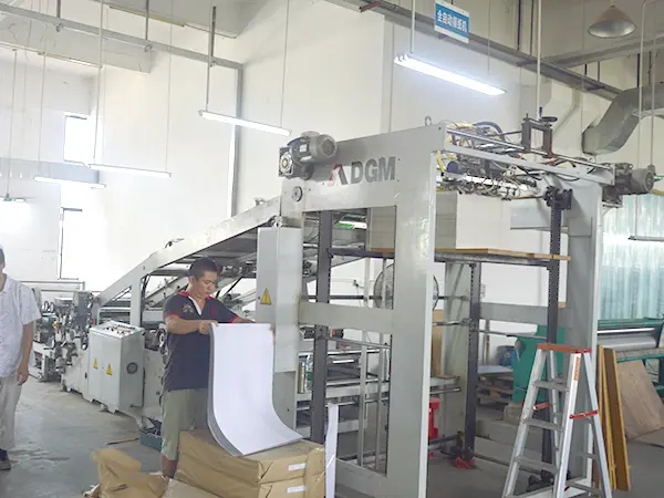 Fully automatic paper mounting machine