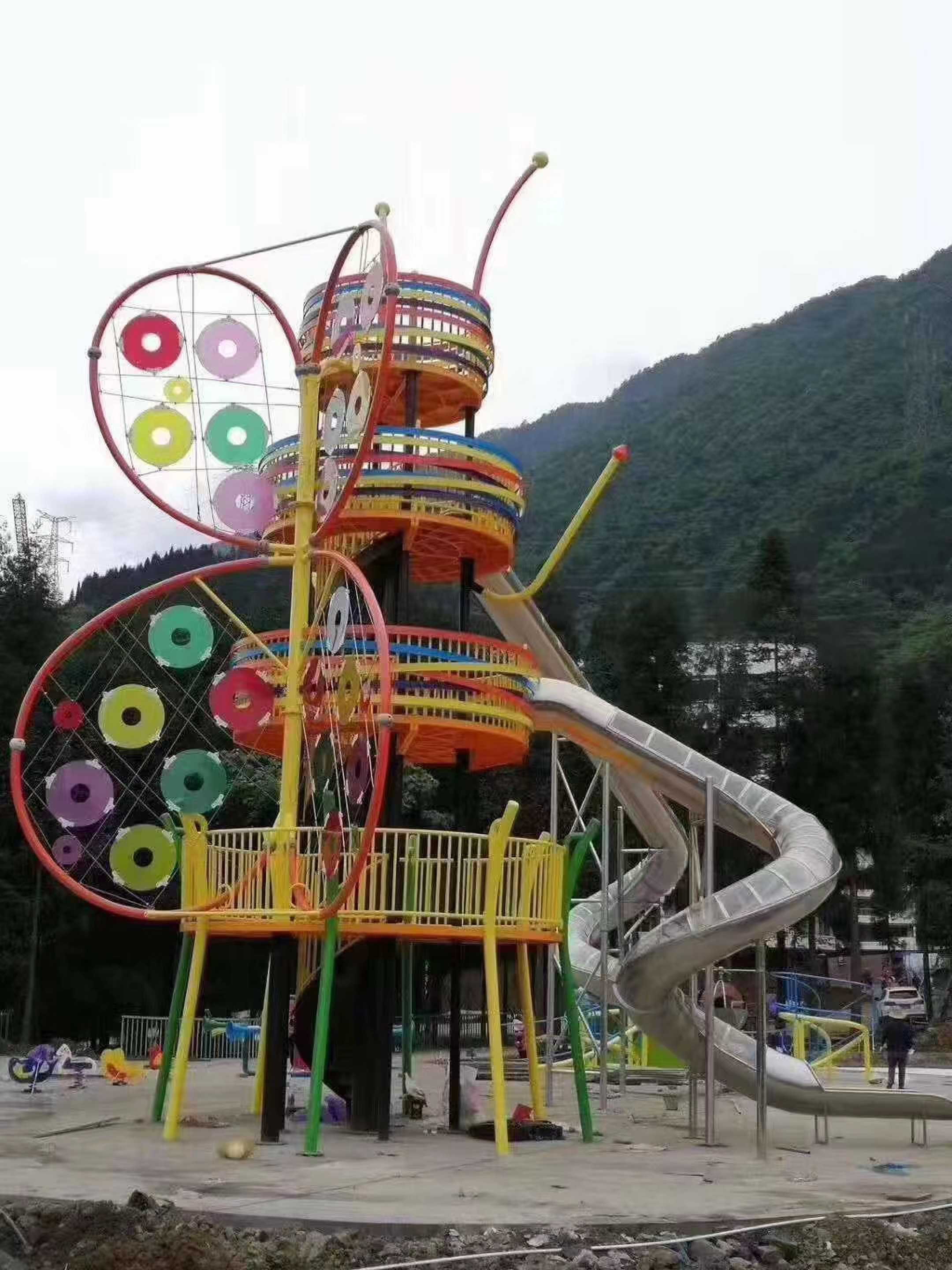 Outdoor children's playground  ($1000-2000）square