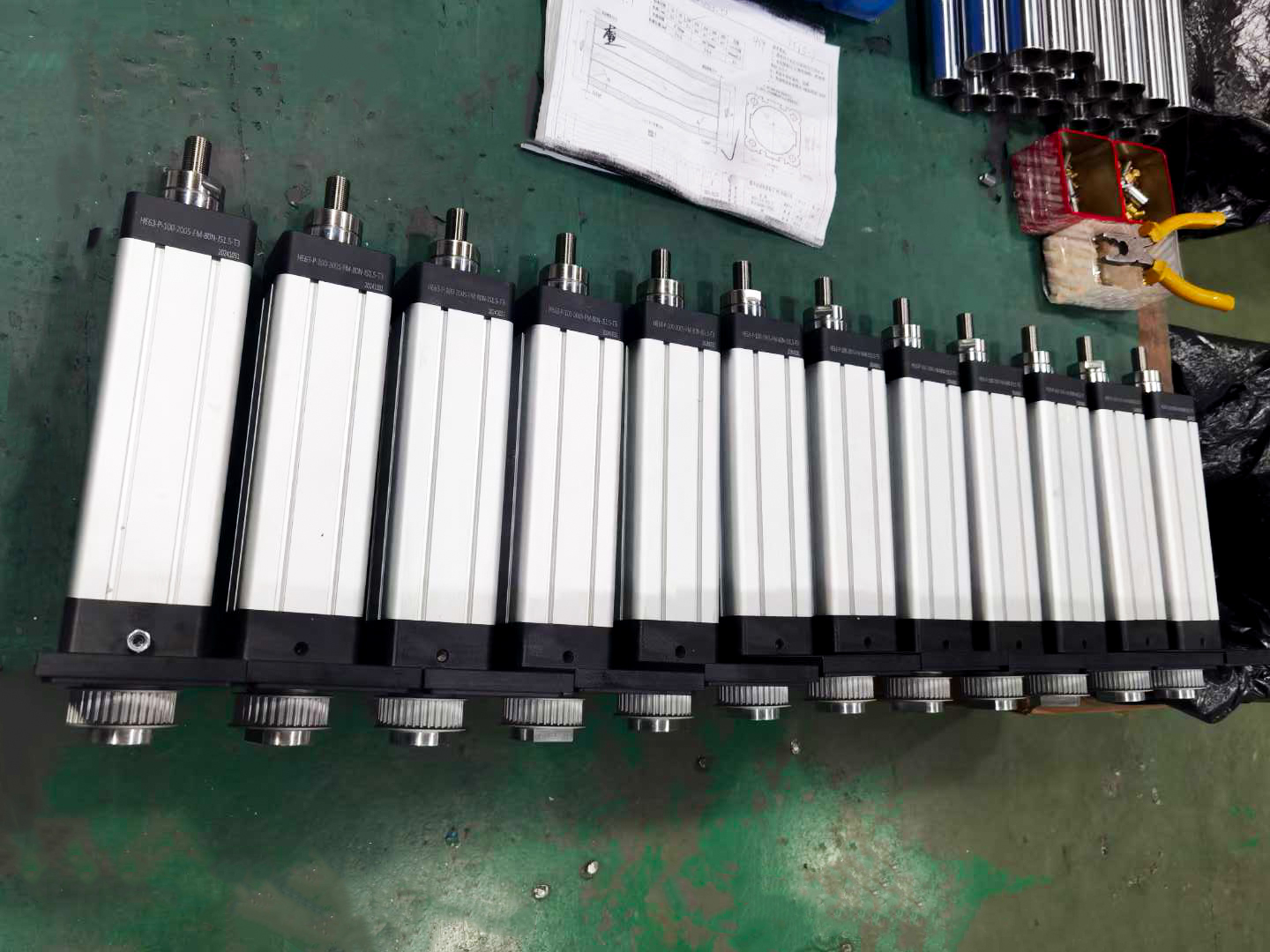 广东联华伺服电动缸推力计算｜额定出力精准公式 + 多行业选型指南