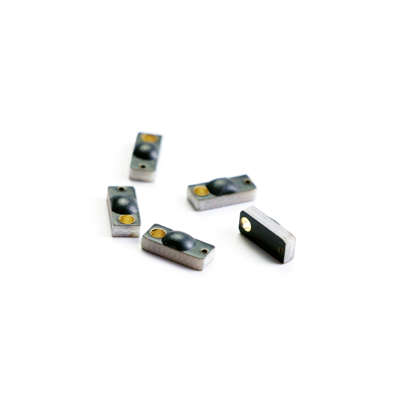 尺寸10x4x2毫米读距1.35米rfid溯源标签PCB1004