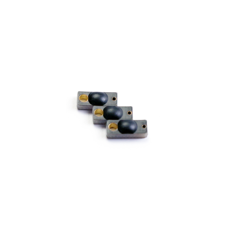尺寸10x4x2毫米读距1.35米rfid溯源标签PCB1004