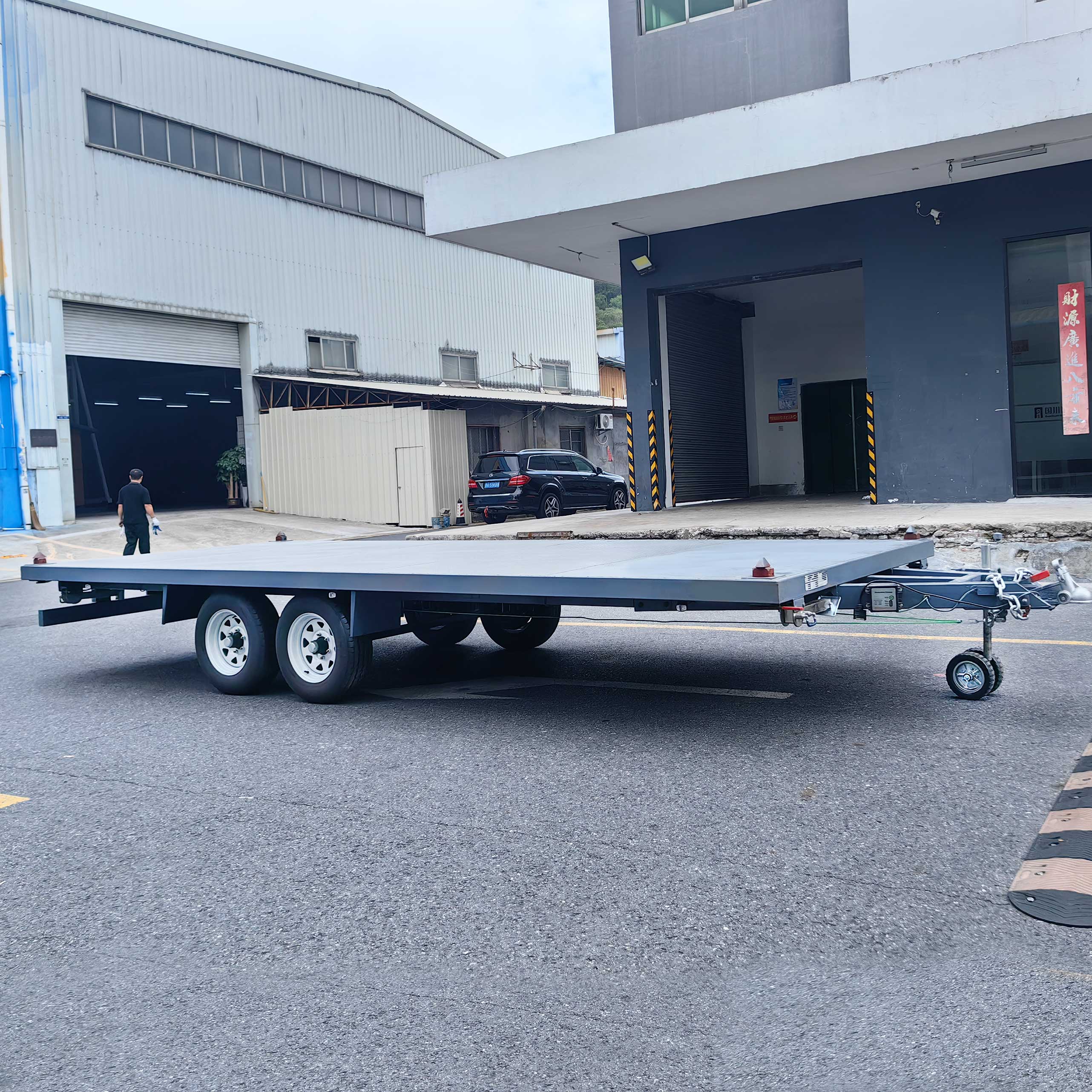 Bottom-plate container house trailer
