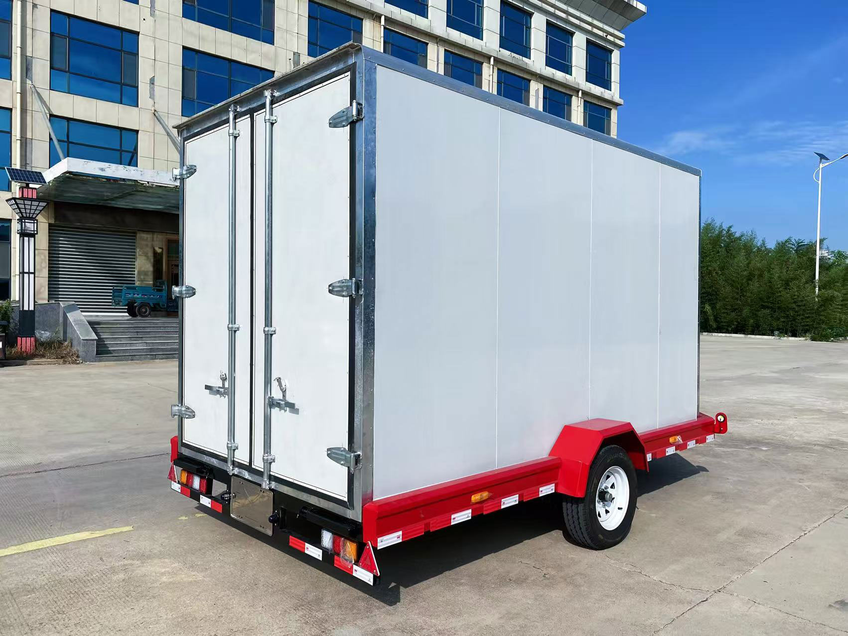 Box-type trailer